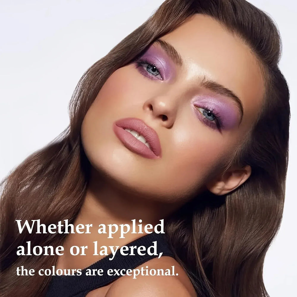 model eye makeup using pearlescent multicolor eyeliner